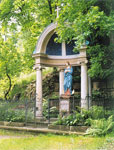 Statue der Unbefleckten Jungfrau Maria auf dem Kreuzberg bei Jiřetín pod Jedlovou (St. Georgental)